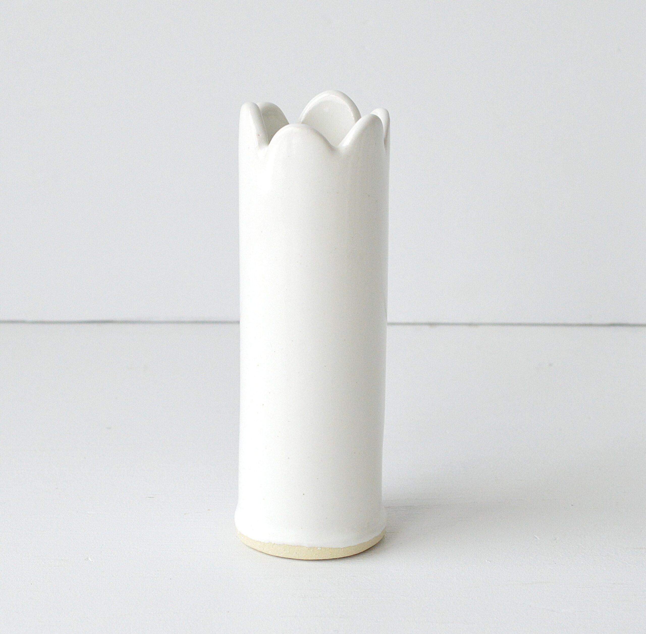 Simple Vase - White - Scalloped
