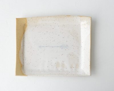 Arrow Plate - White - Speckled